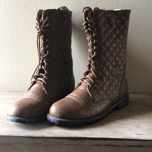 Glaze, lace up boots